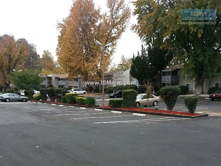 Menlo Pointe — Photo 36