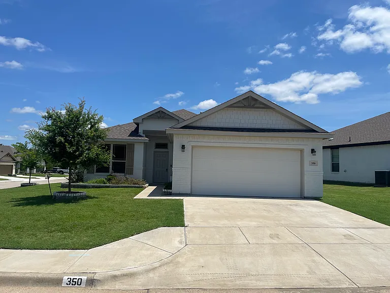 350 Carlisle Dr — Photo 1