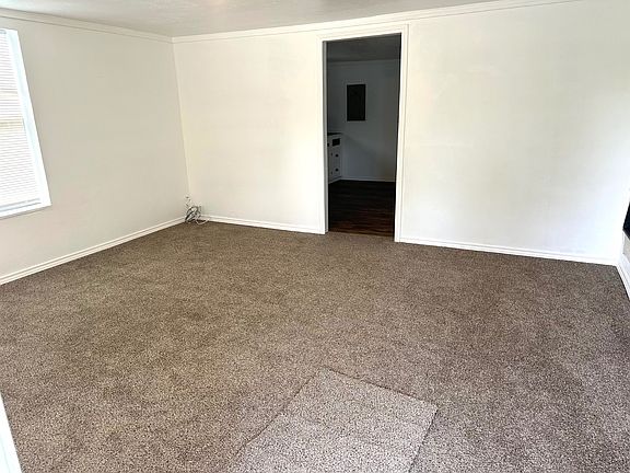 2nd image of 736 E Gardena St