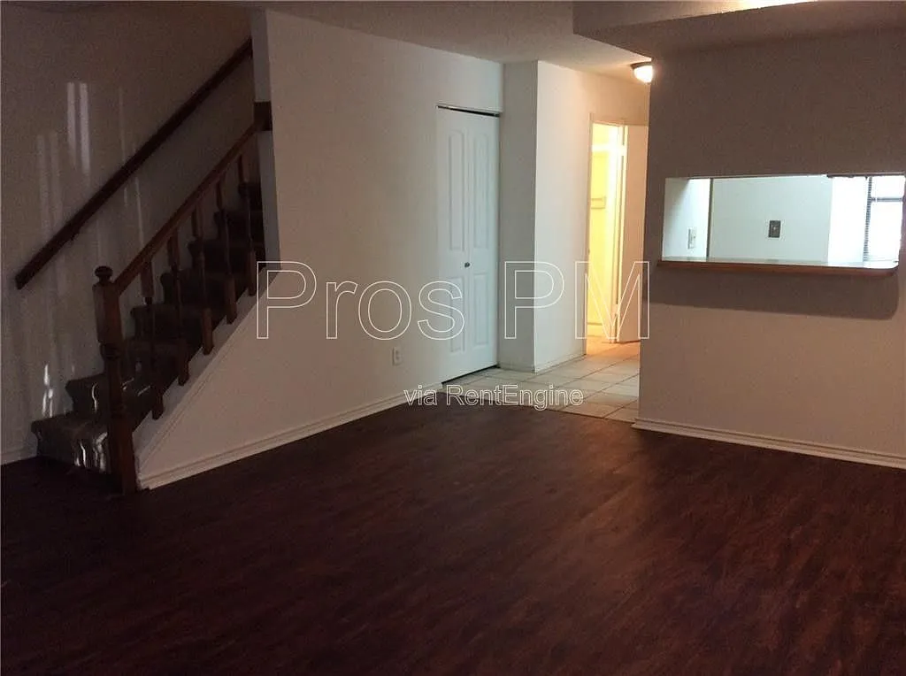 3 bed, 2.0 bath, 1083 sqft, $1,800 — Photo 2