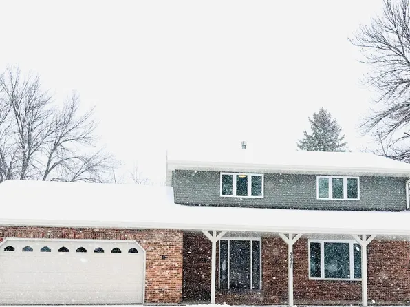 3601 Evergreen Rd N, Fargo, ND 58102