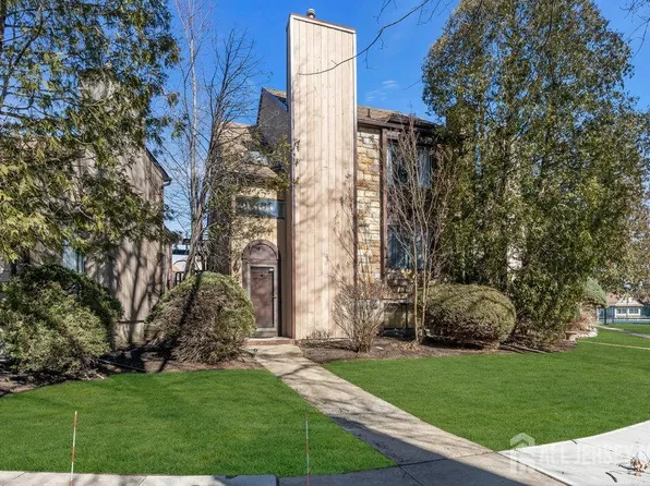 102 Diamond Ln, Old Bridge, NJ 08857