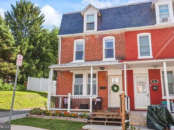 37 N Lee St, Hallam, PA 17406