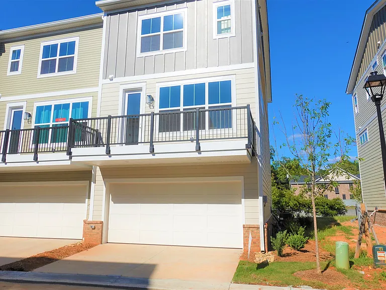 313 Pete Hollis Blvd — Photo 4