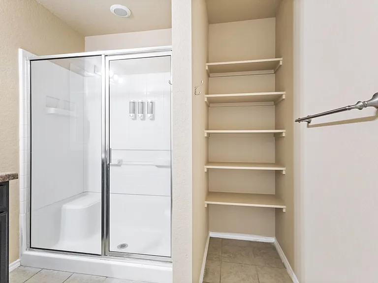 1533 Redbridge Dr — Photo 17
