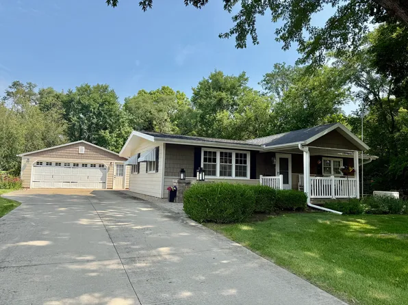 12 Yardley Dr, Spring Valley, IL 61362