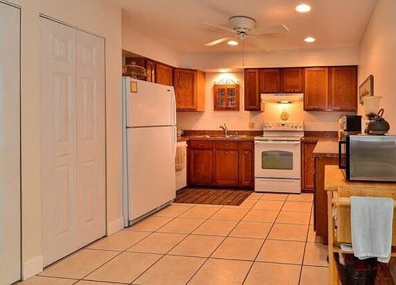 Spacious kitchen 