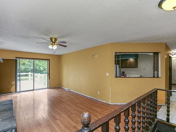 3rd image of 2907 Woodmere Ln