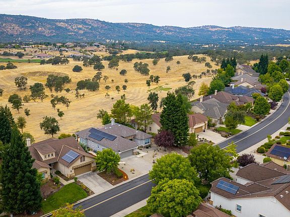 4th image of 217 Rock Ridge Ln