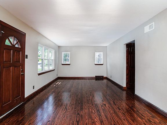 3rd image of 219 Avery Dr