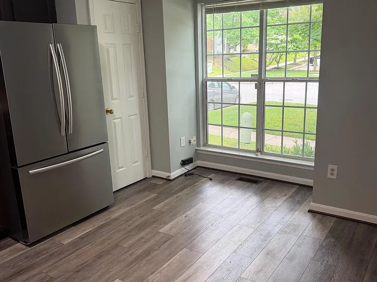 10875 Sherwood Hill Rd — Photo 6