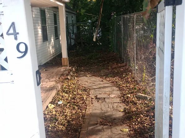 49 Central St #F, Holliston, MA 01746