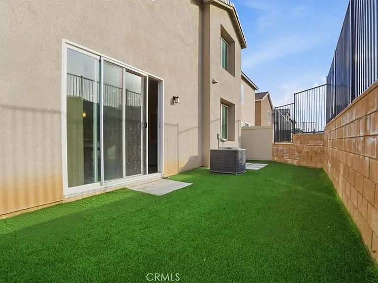 556 Enzo St — Photo 41
