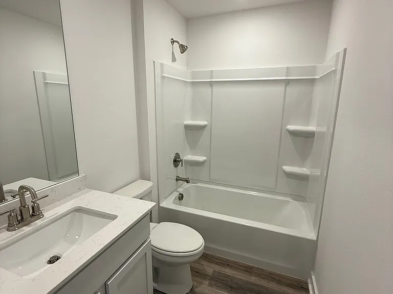 4340 Sloan Dr — Photo 16
