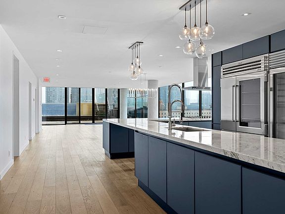 4th image of 500 Wellington St W Penthouse 1001
