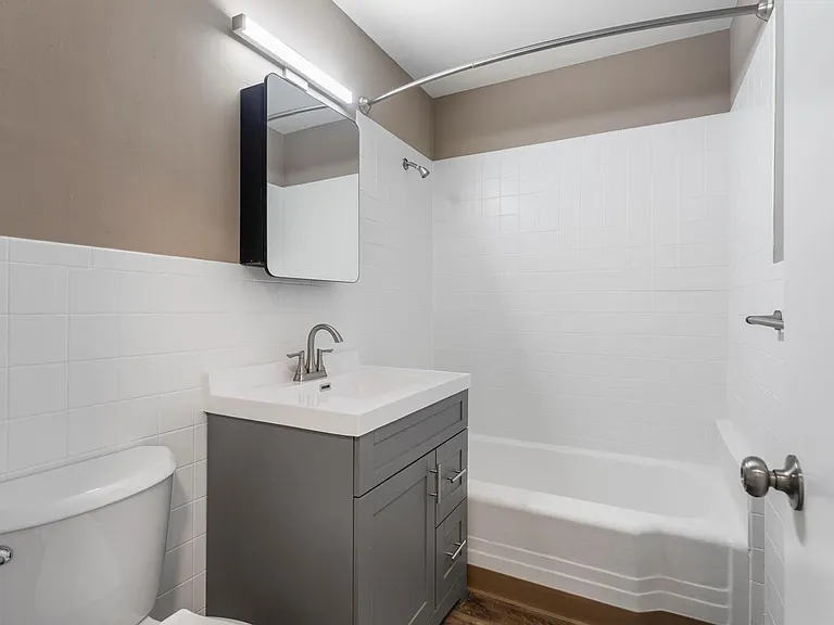 305 N Elizabeth St — Photo 8