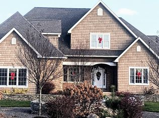 124 Sandy Banks Rd, Greenfield Township, PA 18407