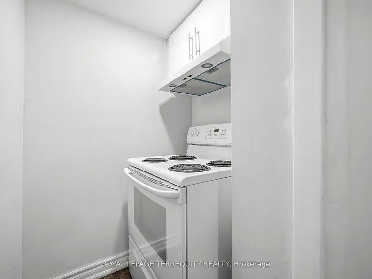 28 Pennsylvania Ave #LOWER LEVEL — Photo 15