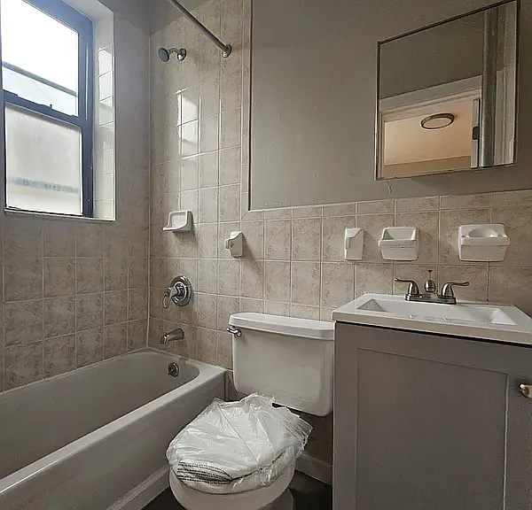 32-52 41st St #4C — Photo 8