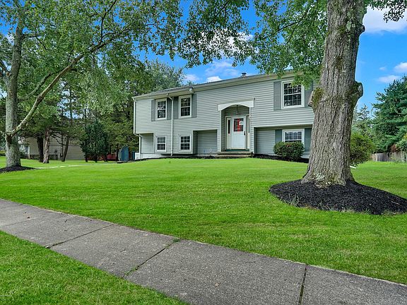 3rd image of 1468 Kerry Ct