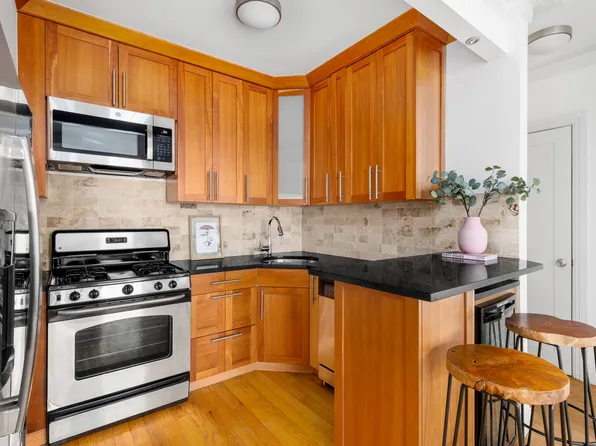 636 Leonard Street image 4 of 7