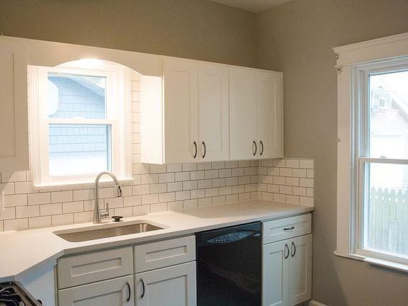 2nd image of 1559 Lauderdale Ave #1559