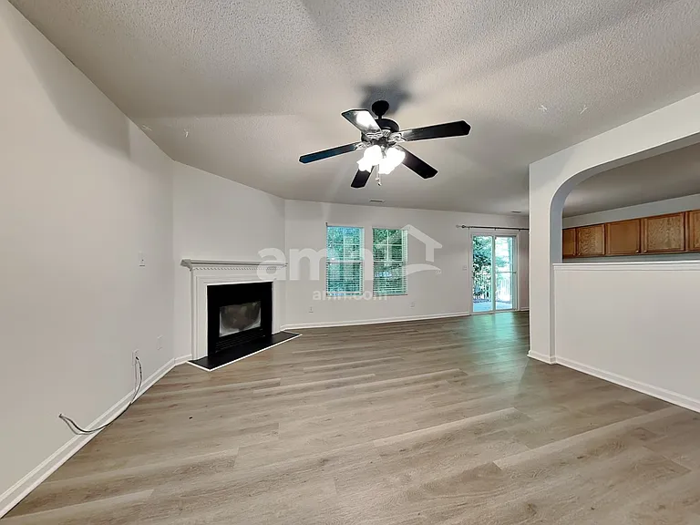 37 Valleyfield Dr — Photo 4