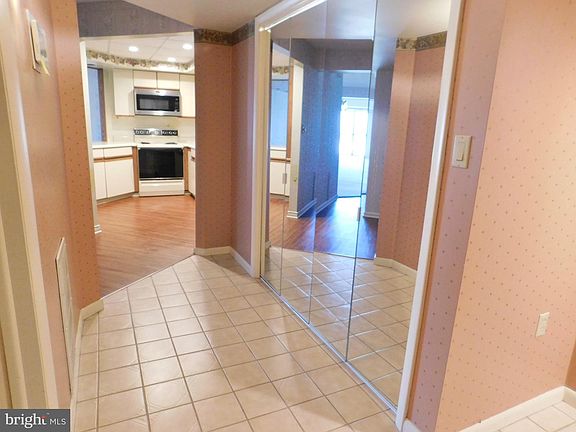 3rd image of 415 Parkview Ln #Penthouse 603