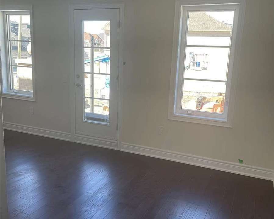 2nd image of 9478 Bayview Ave