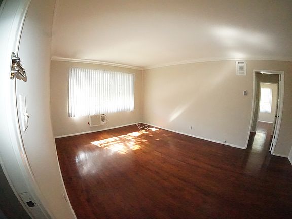 4th image of 5706 Hazeltine Ave