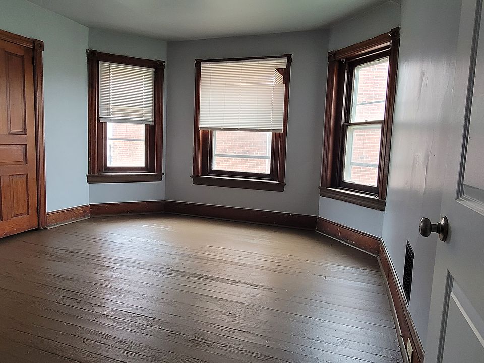 1st image of 82 S 6th Ave