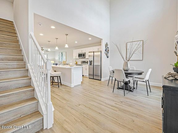 4th image of 207 Hidden Woods Pl