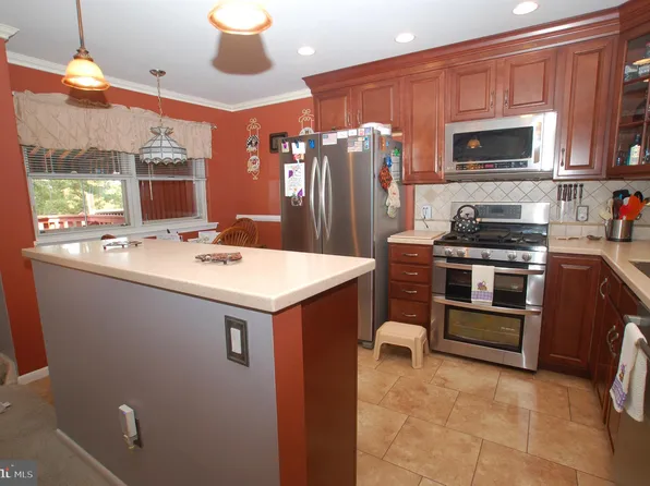 12424 Wyndom Rd, Philadelphia, PA 19154