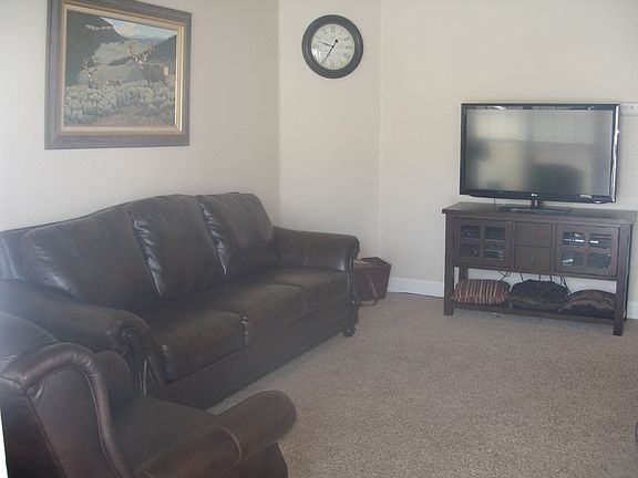 3rd image of 220 Fox Hills Dr
