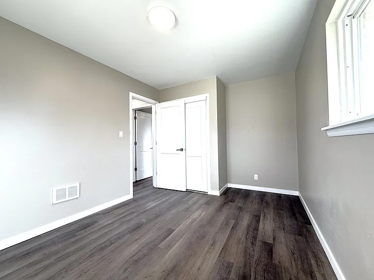 11049 W Hampton Ave — Photo 17
