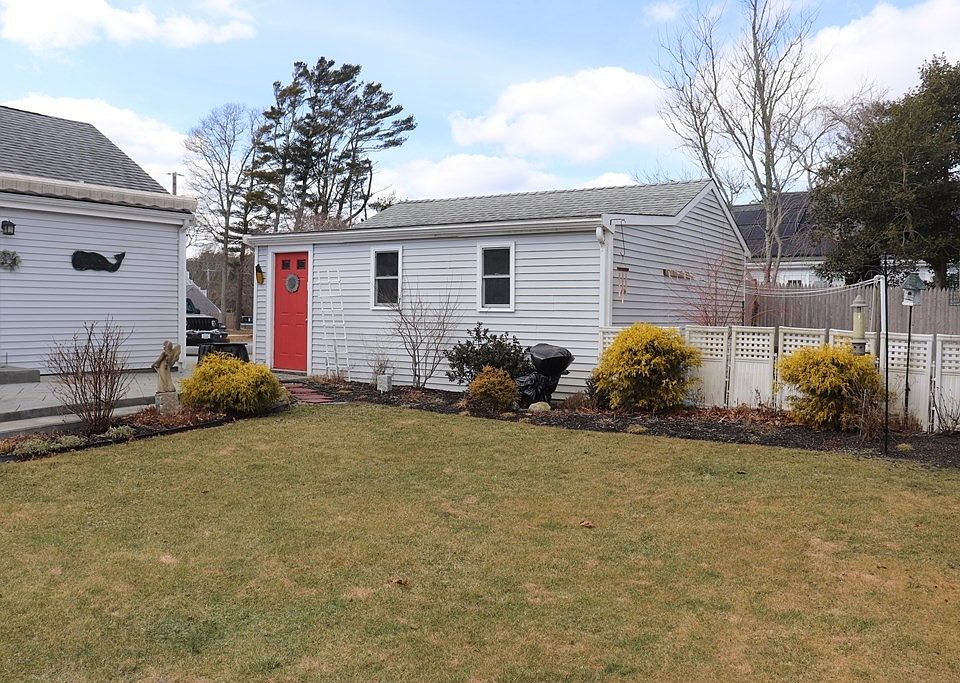 2nd image of 4 Bayberry Rd