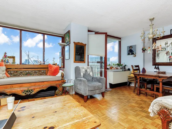4-74 48th Avenue 35L image 3 of 25
