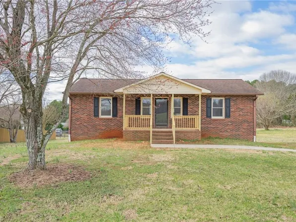 276 Pleasant Acre Dr, Mocksville, NC 27028