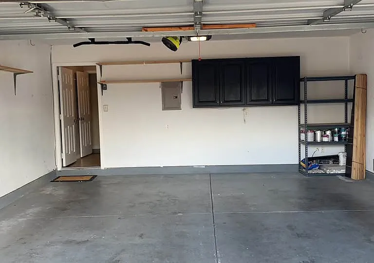Garage, and yes, that's a pull up bar