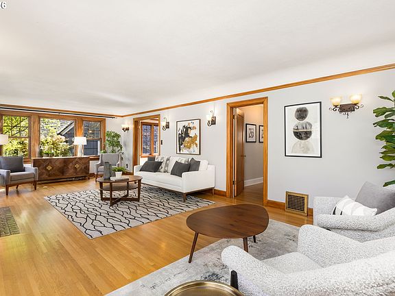 5th image of 3826 NE Couch St