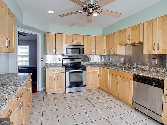 3rd image of 14319 Raddock Ct