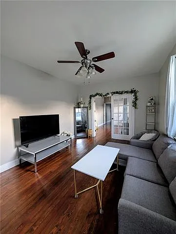 2 bed, 1.0 bath, 1000 sqft, $1,800 — Photo 2