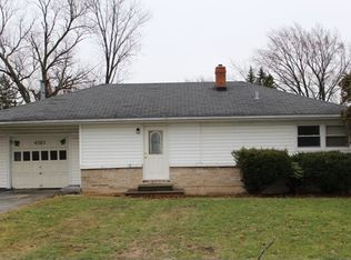 4303 W Crystal Lake Rd, McHenry, IL 60050