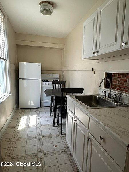 4th image of 838 2nd Avenue