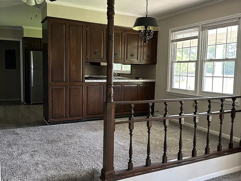 985 Pineland Ave — Photo 7