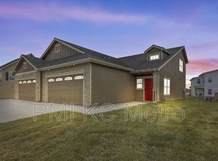 2709 Chasehire Dr, Lawrence, KS 66046