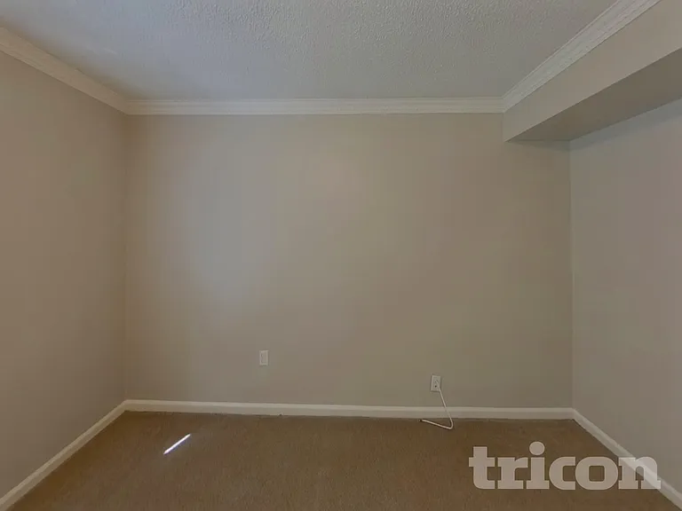 7400 Palmetto Ct — Photo 3