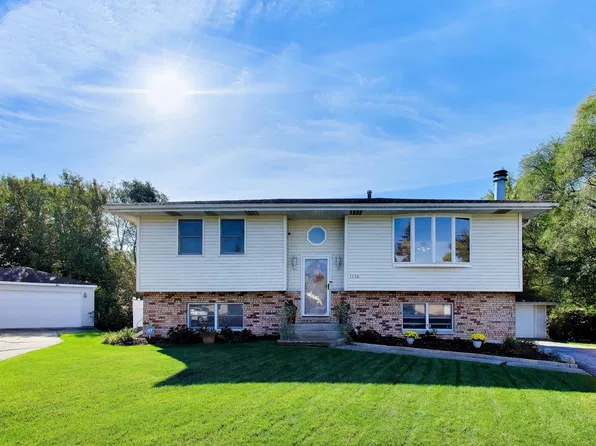 1738 Valley Ct, Schererville, IN 46375