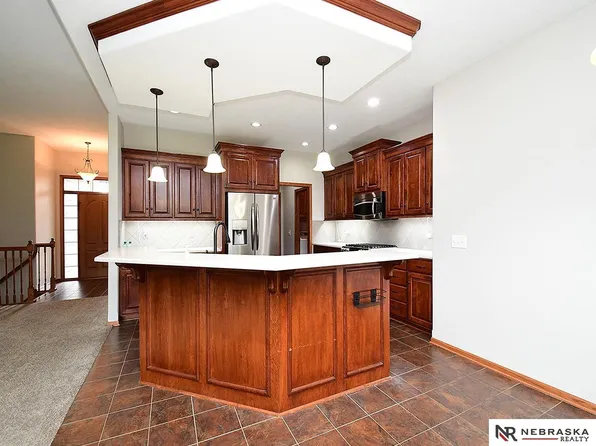 19608 Holmes St, Omaha, NE 68135