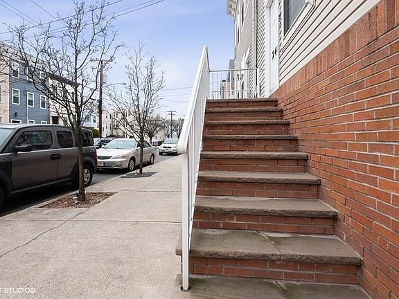 3rd image of 248 Pine St